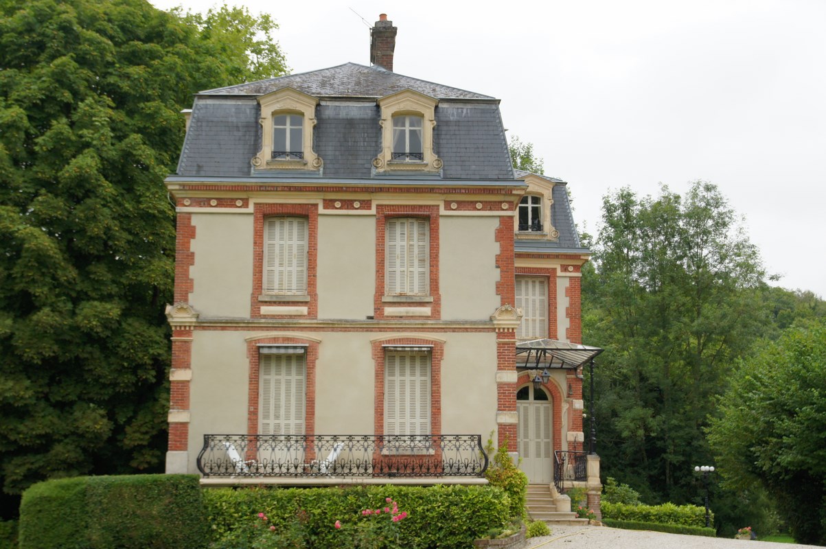 W OuillyduHouley Spirits